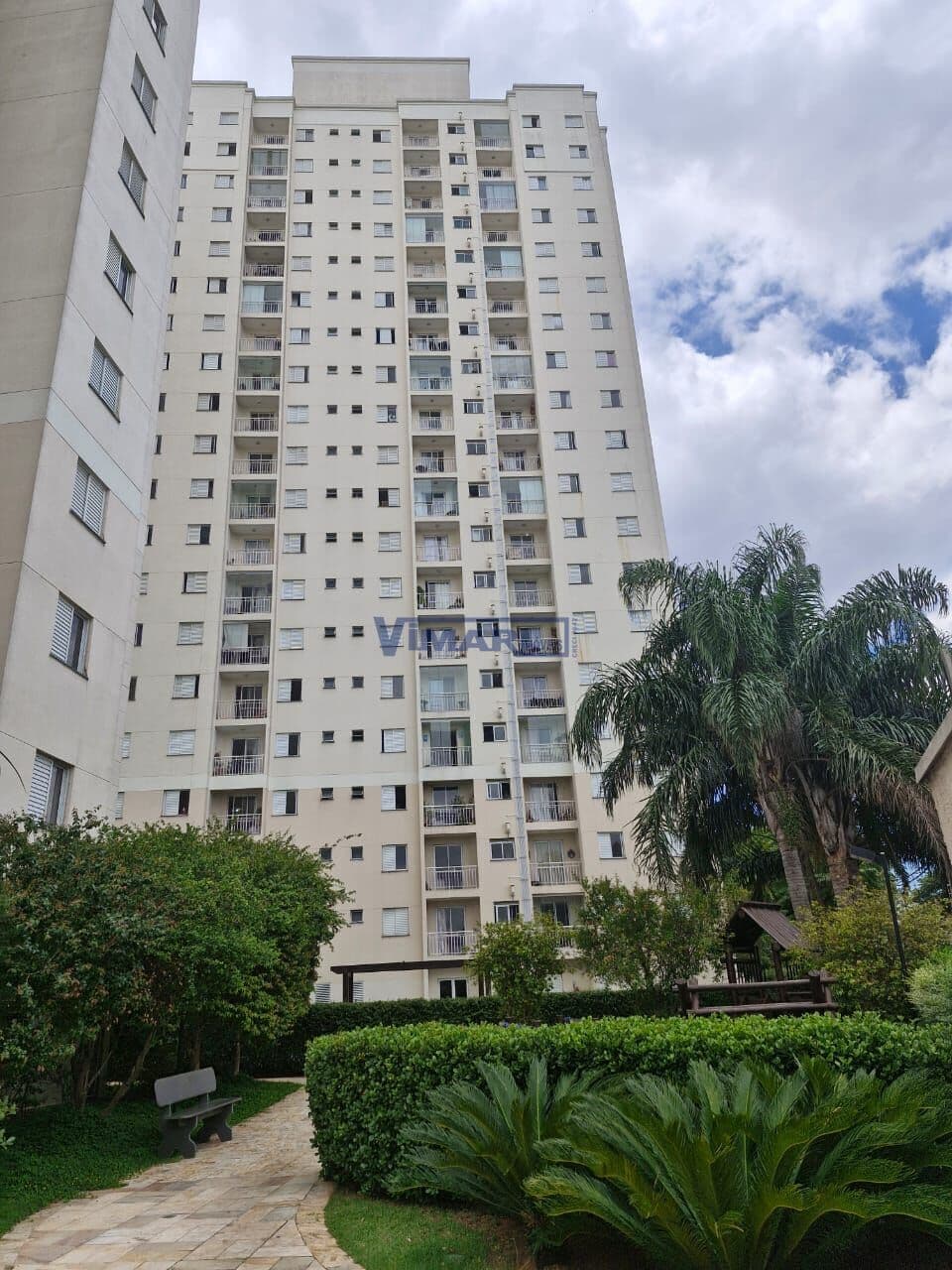 Apartamento Padrão na V. Guilherme, com 2 dorms.( 1 suite), 2 wcs., 1 vaga, sala, coz. as.