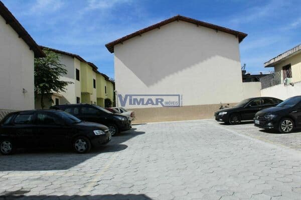 Casa em Condomínio fechado, com 2 dormitórios, 2 suites, 1 vaga