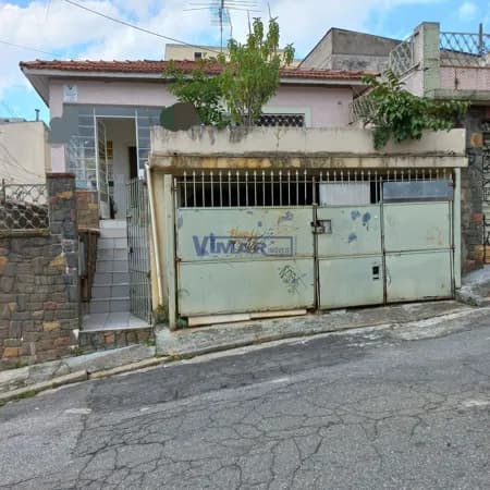 Casa Térrea com 3 dormitórios ( 1 suite), 3 wcs, 2 salas, 3 vagas cobertas, cozinha, copa.as.