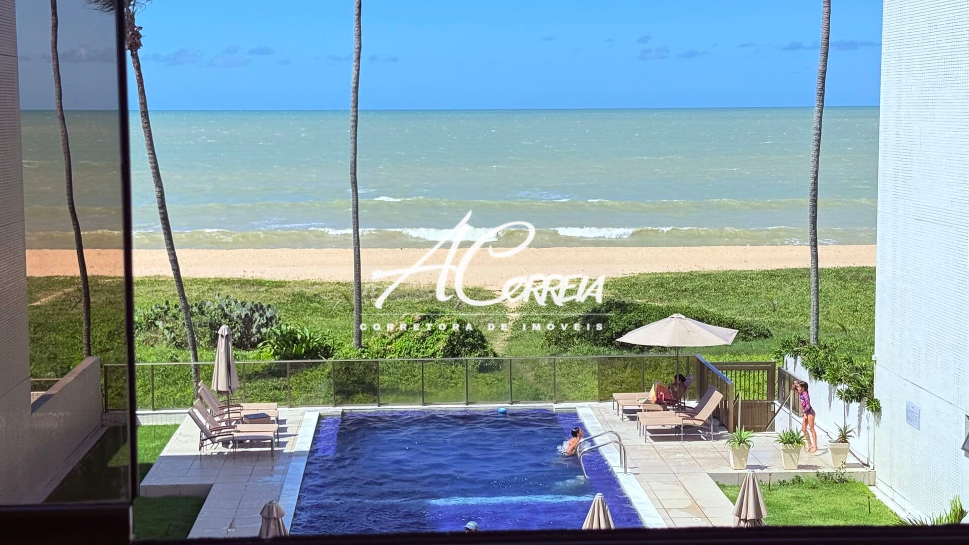 Apartamento Frente Mar Pé na Areia