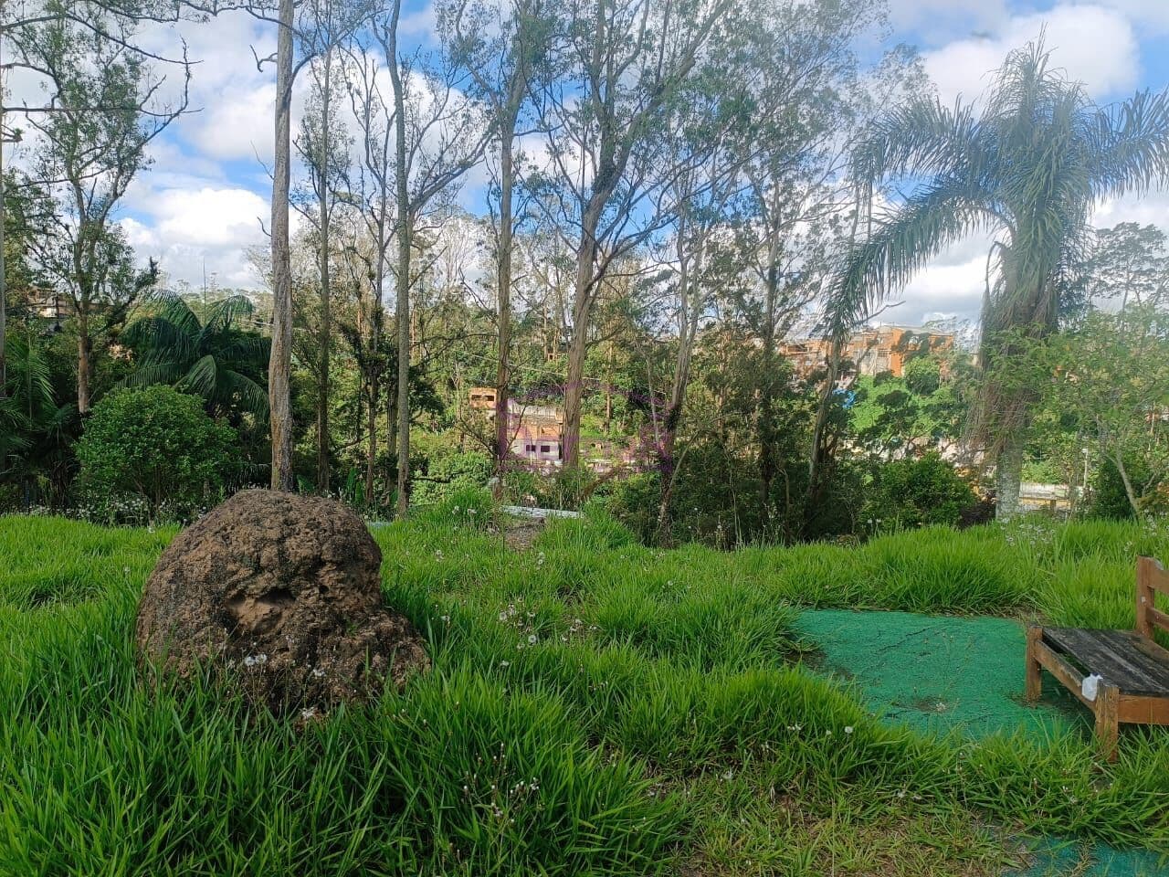 Terreno Escriturado à Venda no Clube de Campo!