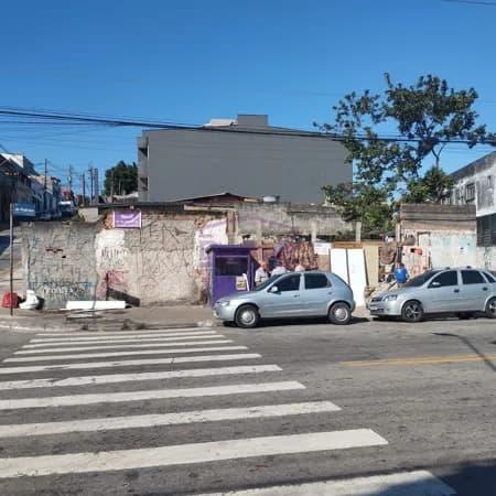 Terreno de esquina à Venda!
