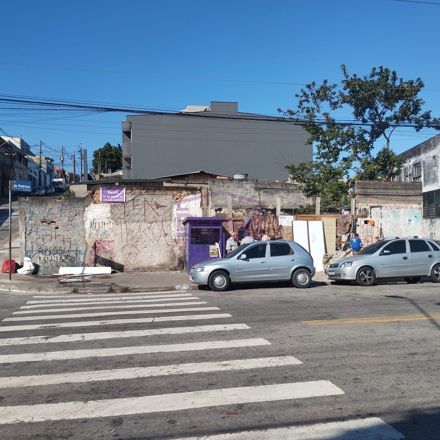 Terreno de esquina à Venda!