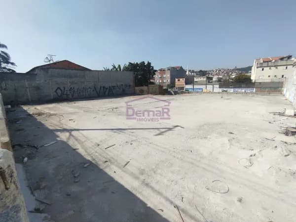 Terreno c/ Ótima Localização À Venda!