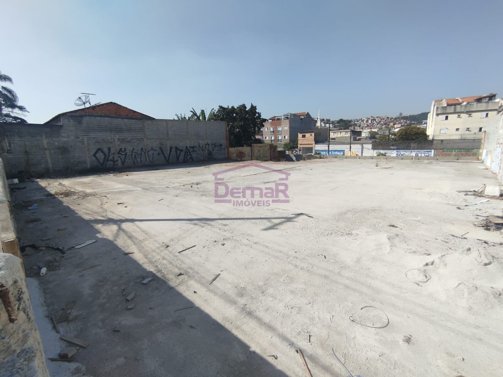 Terreno c/ Ótima Localização À Venda!