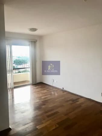 Apartamento 2 quartos, varanda e vaga em Moema