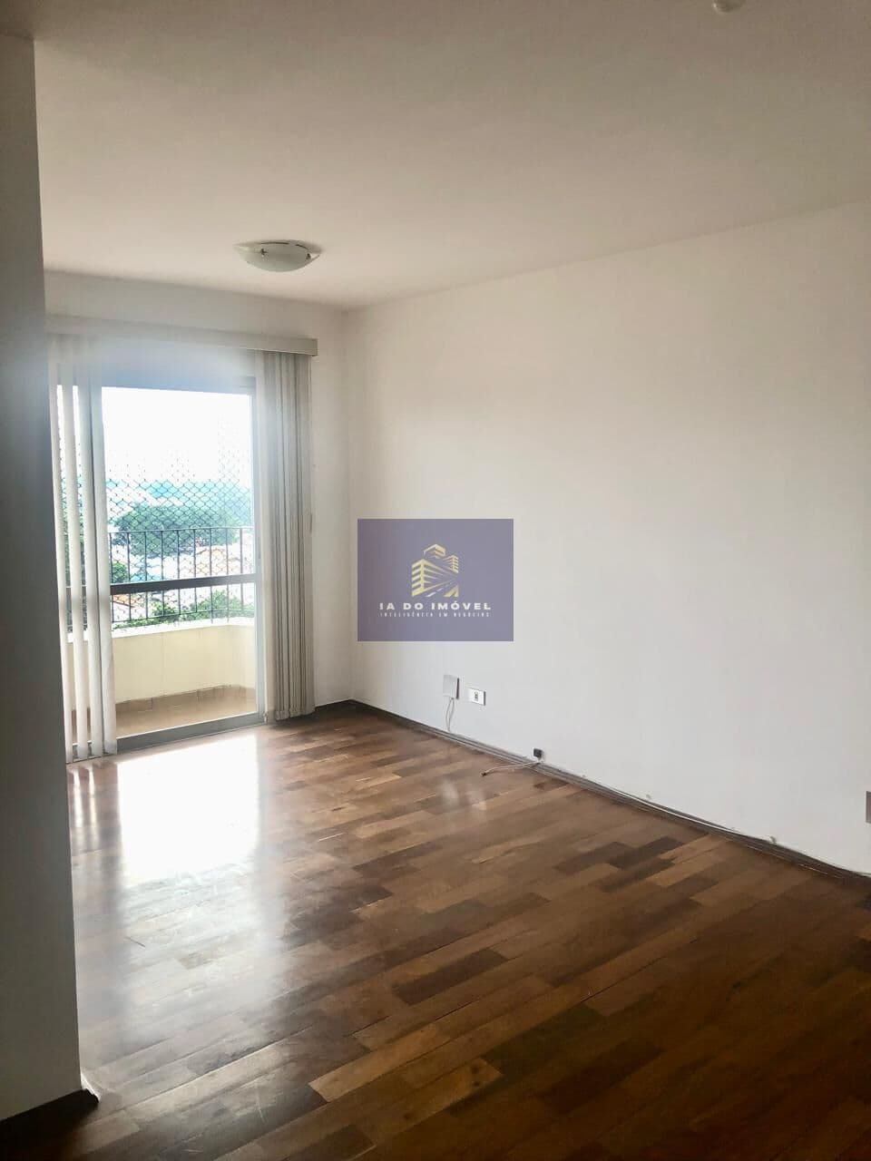 Apartamento 2 quartos, varanda e vaga em Moema