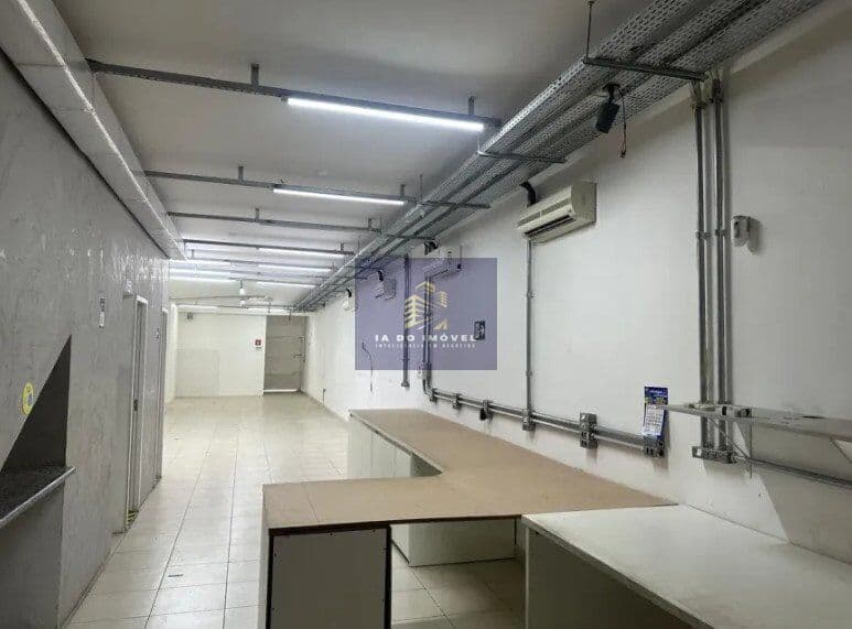 Prédio Comercial, com 350m², 3 Pavimentos, Locação, Brooklin.