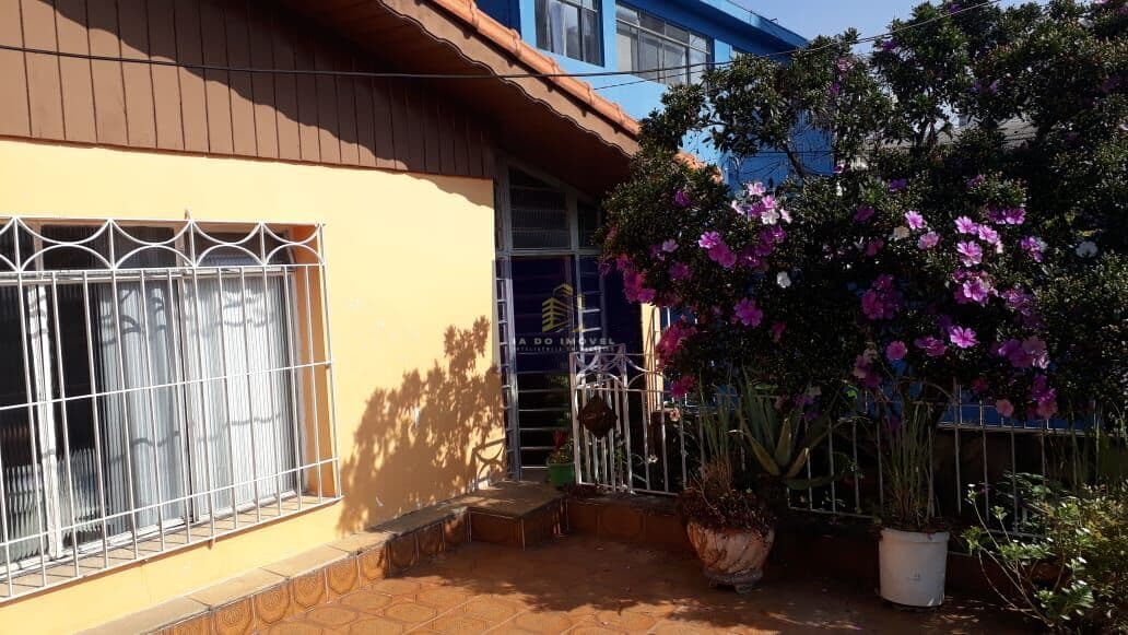 Casa térrea com 2 dormitórios, 2 vagas, na Vila Santa Catarina!