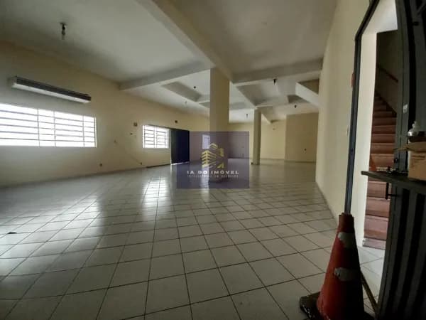 Prédio Comercial no Campo Belo com 6 salas e vão livre 5 vagas!
