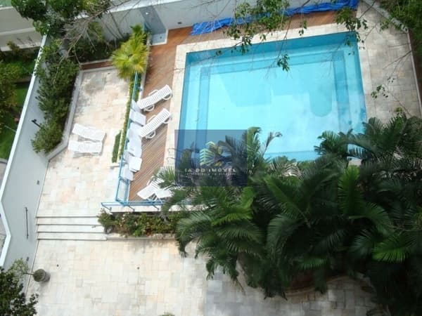 Apartamento 3 dormitórios com2 vagas e varanda.