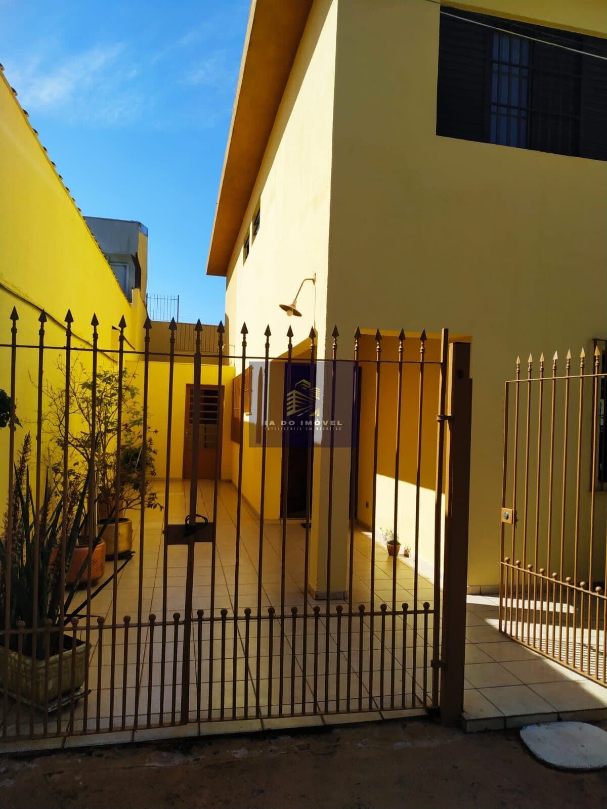 Casa ( de Vila Fechada ) de 4 dormitórios na Vila Santa Catarina!