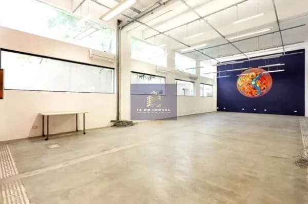 Prédio Comercial, em Excelente Localização.