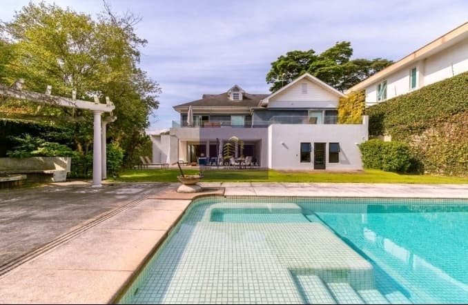 Casa com 5 suítes , em local excelente no Broolin!!!!