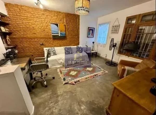 Casa em Rua Fechada, Campo Belo.