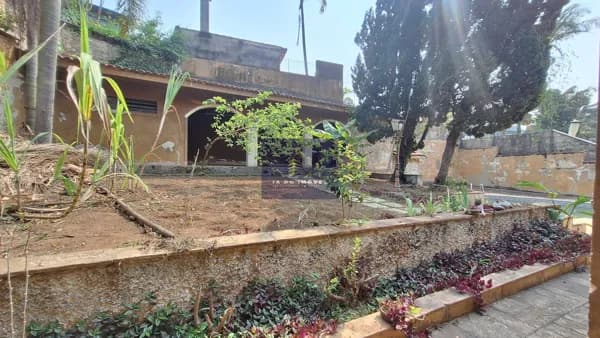 Casa para a venda no Jardim Marajoara com um belo terreno!!!