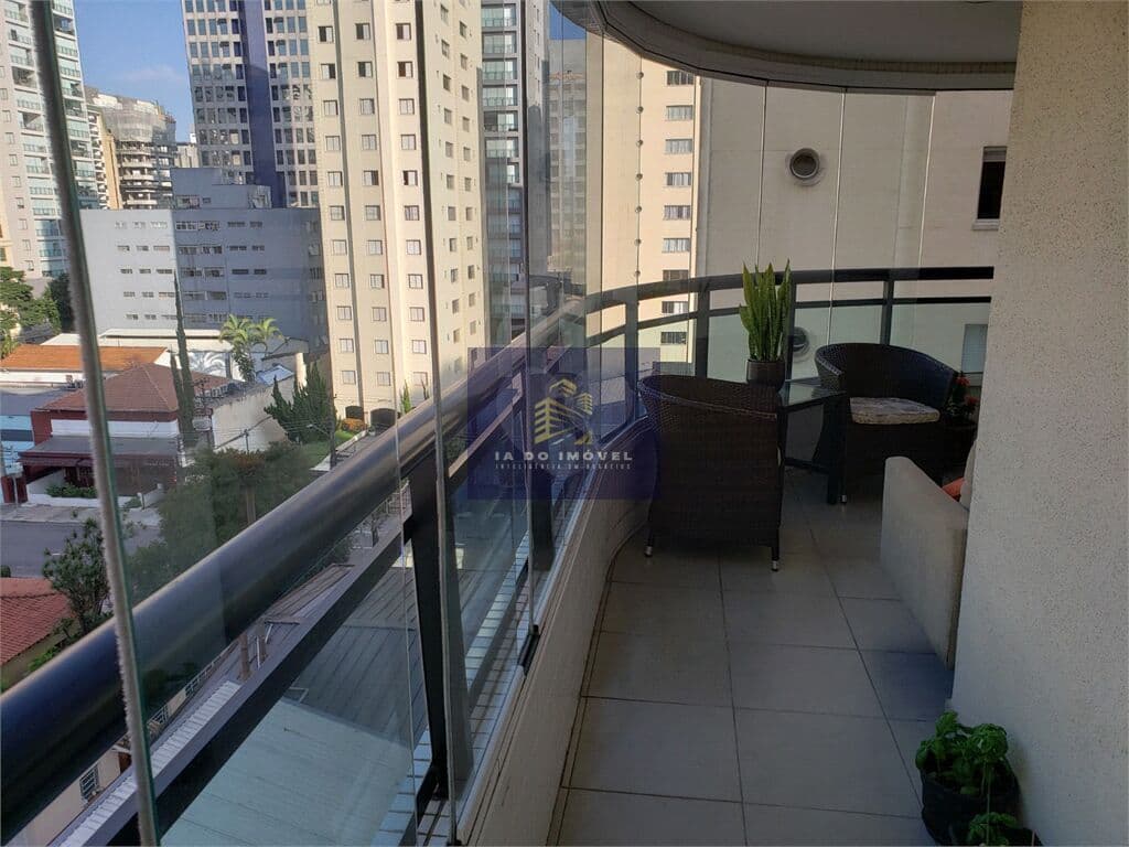 Apartamento 3 dormitórios, 1 suíte e 2 vagas em Moema