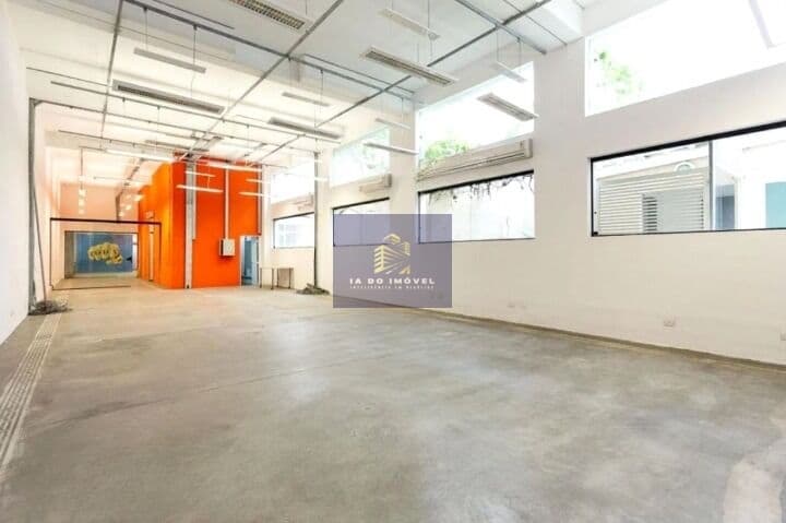 Prédio Comercial, em Excelente Localização.