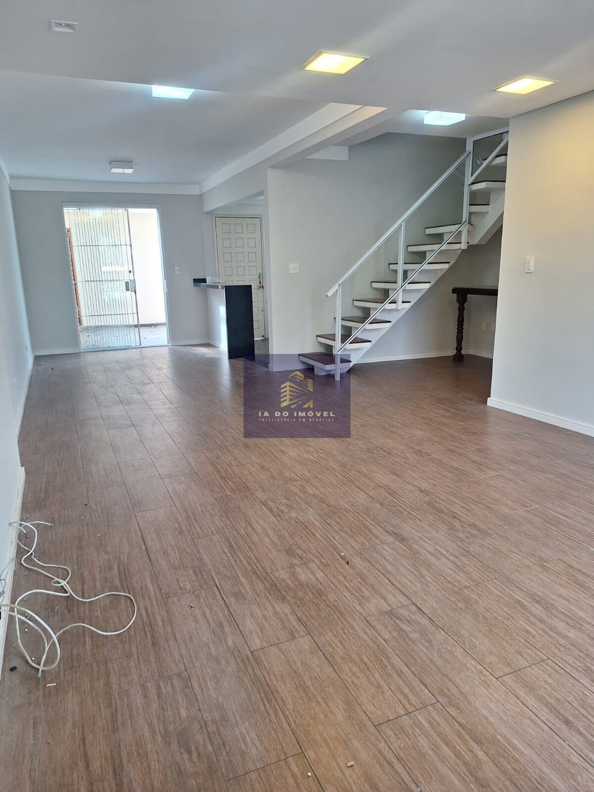 Casa com 4 dormitórios, suíte na Chácara Monte Alegre!!1