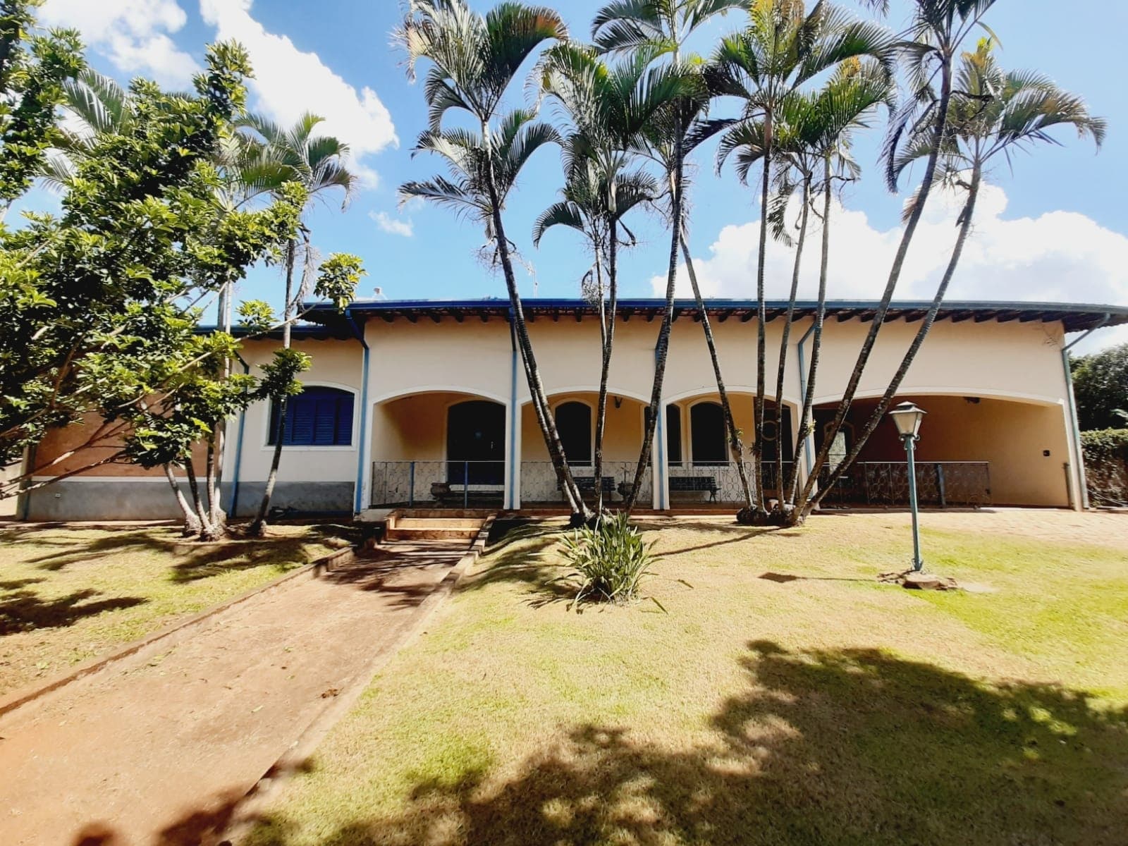 Casa grande em terreno enorme no Santa Fé