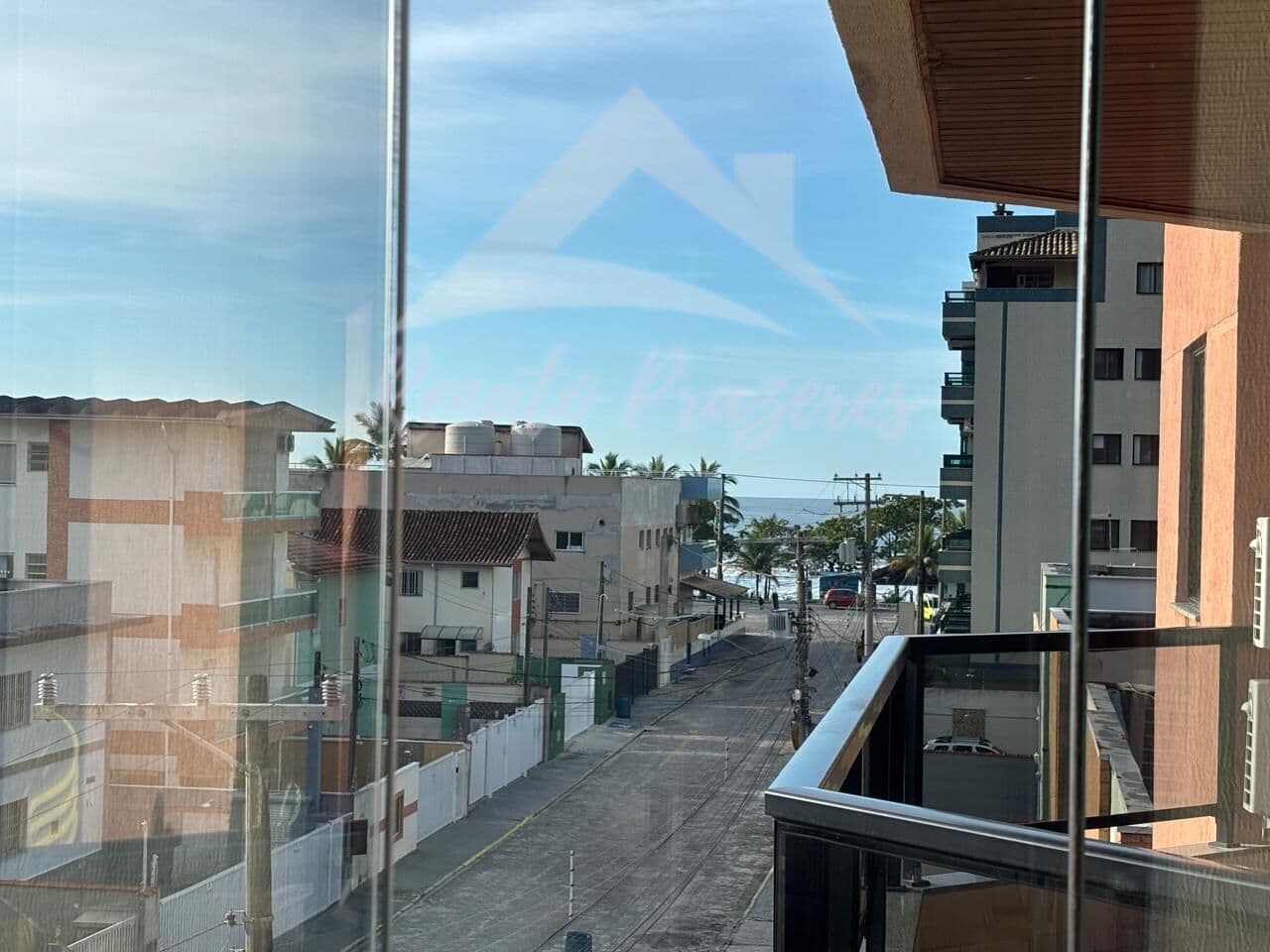 Apartamento a venda de 96m2 com 02 dorms, vista mar e montanha, a poucos metros da orla, por R$850.000,00, em Praia Grande, Ubatuba/SP