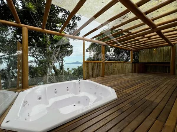 Casa com vista para a ilha Anchieta, Ponta Grossa, Ubatuba/SP