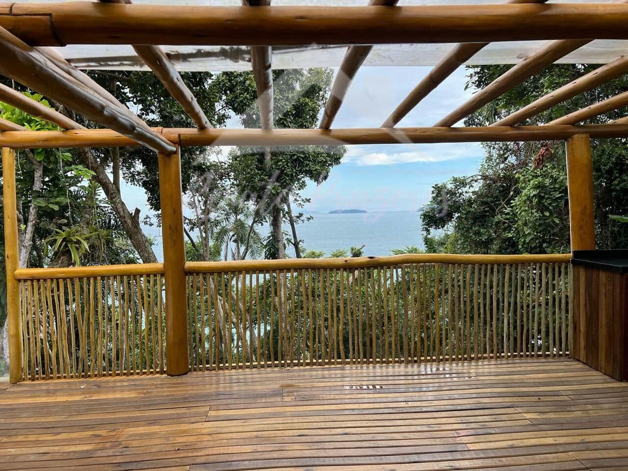 Casa com vista para a ilha Anchieta, Ponta Grossa, Ubatuba/SP
