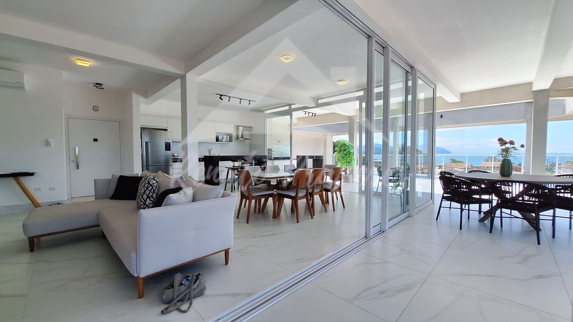 Cobertura Duplex de 500m2, 3 dorm. e vista mar, no Itaguá/Ubatuba
