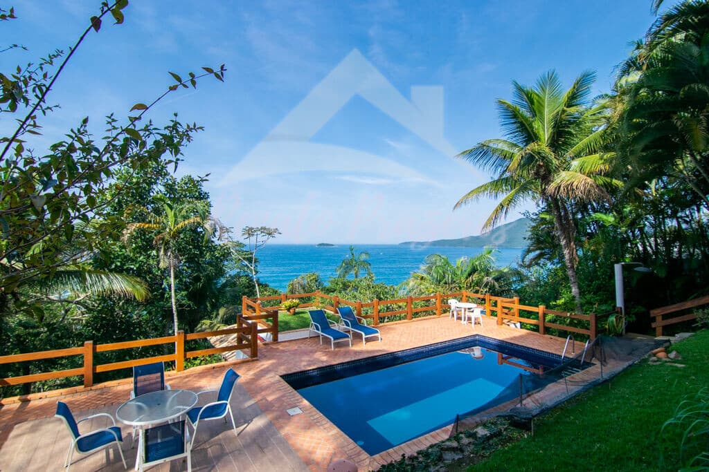 Casa a venda e ou Locação definitiva com 400m2, em 1870m2 por R$7.150.000,00, Praia das Toninhas, Ubatuba.