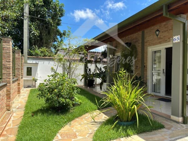 Casa a venda com 04 dormitorios, Barra da Lagoa, Ubatuba.