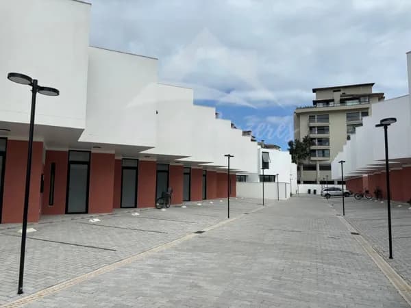 Casa a venda em condominio, com 03 dorms, por R$1.300.000,00, Itagua, Ubatuba.