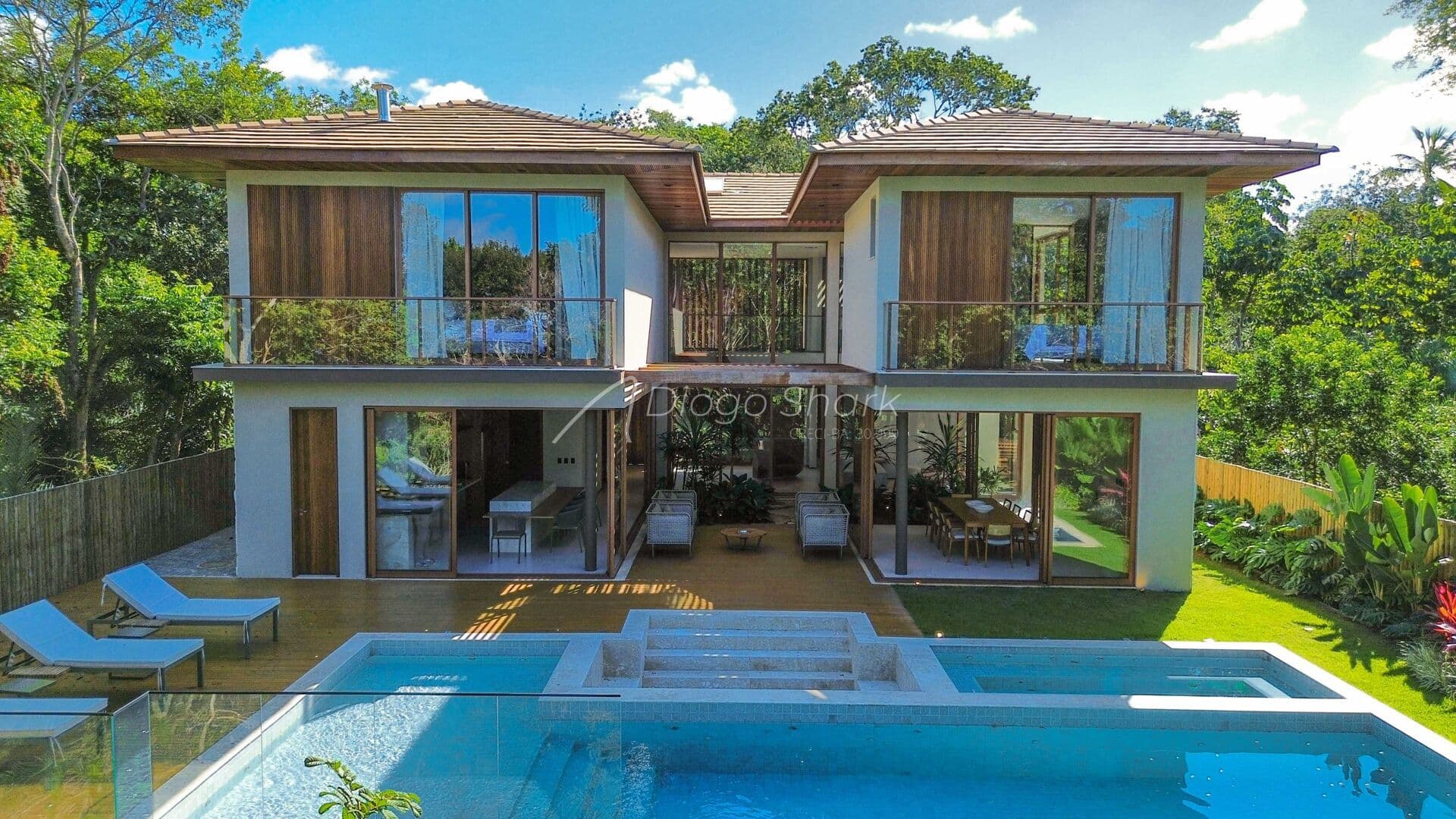Casa de Luxo à Venda em Praia do Forte | 6 Suítes | Condomínio Praia do Castelo