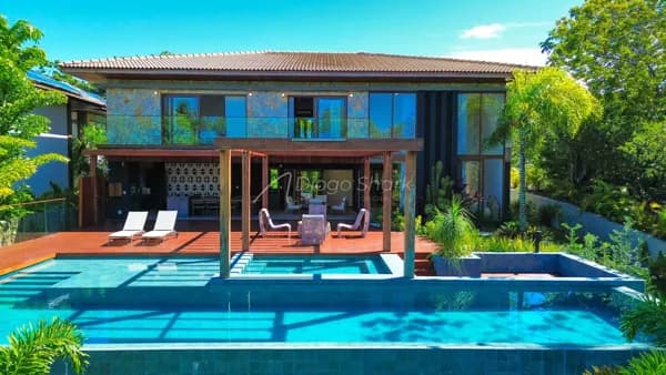 Casa de Luxo à venda em Praia do Forte-BA, com 6 suítes, no Condomínio Enseada do Castelo
