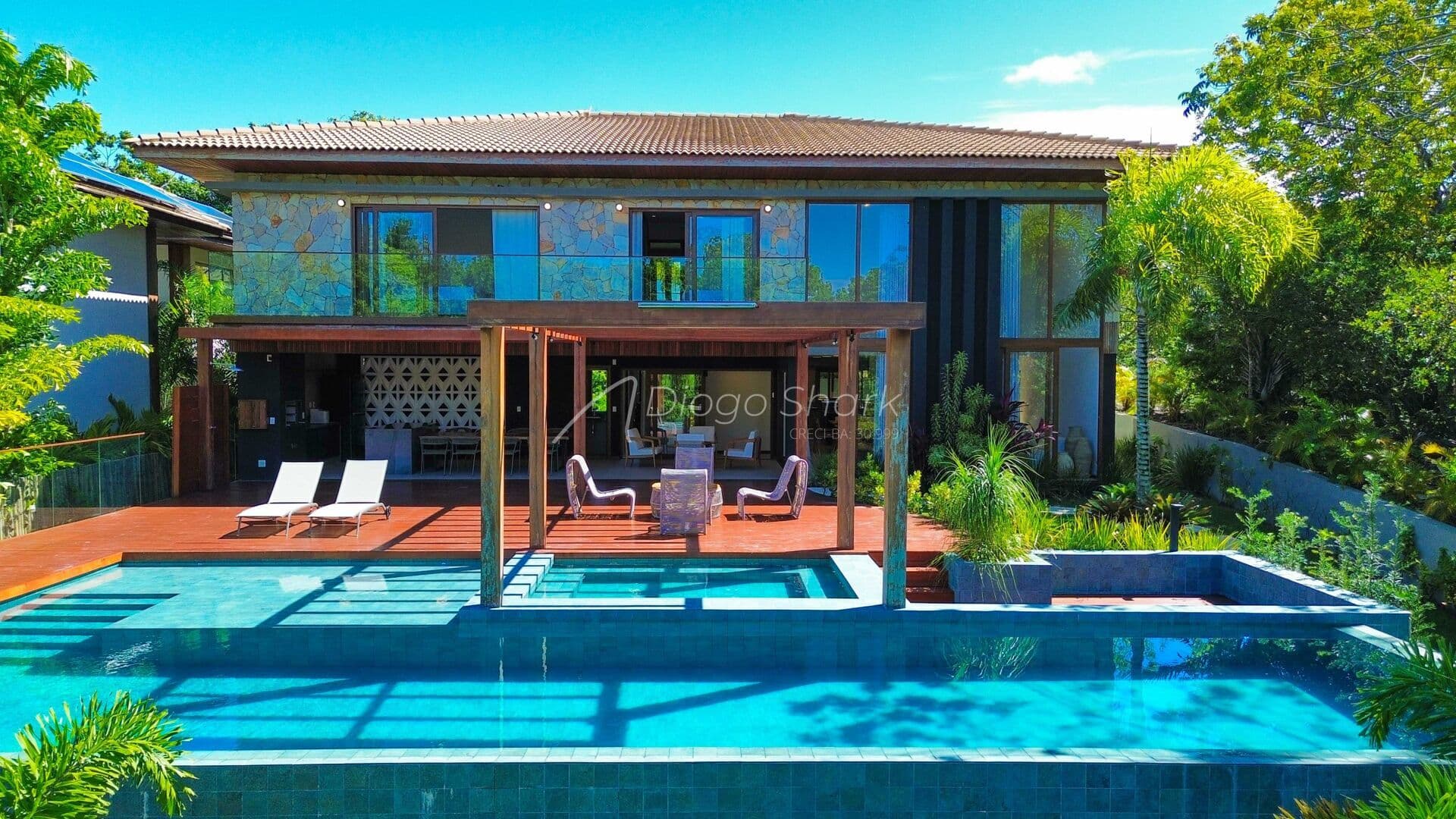 Casa de Luxo à venda em Praia do Forte-BA, com 6 suítes, no Condomínio Enseada do Castelo