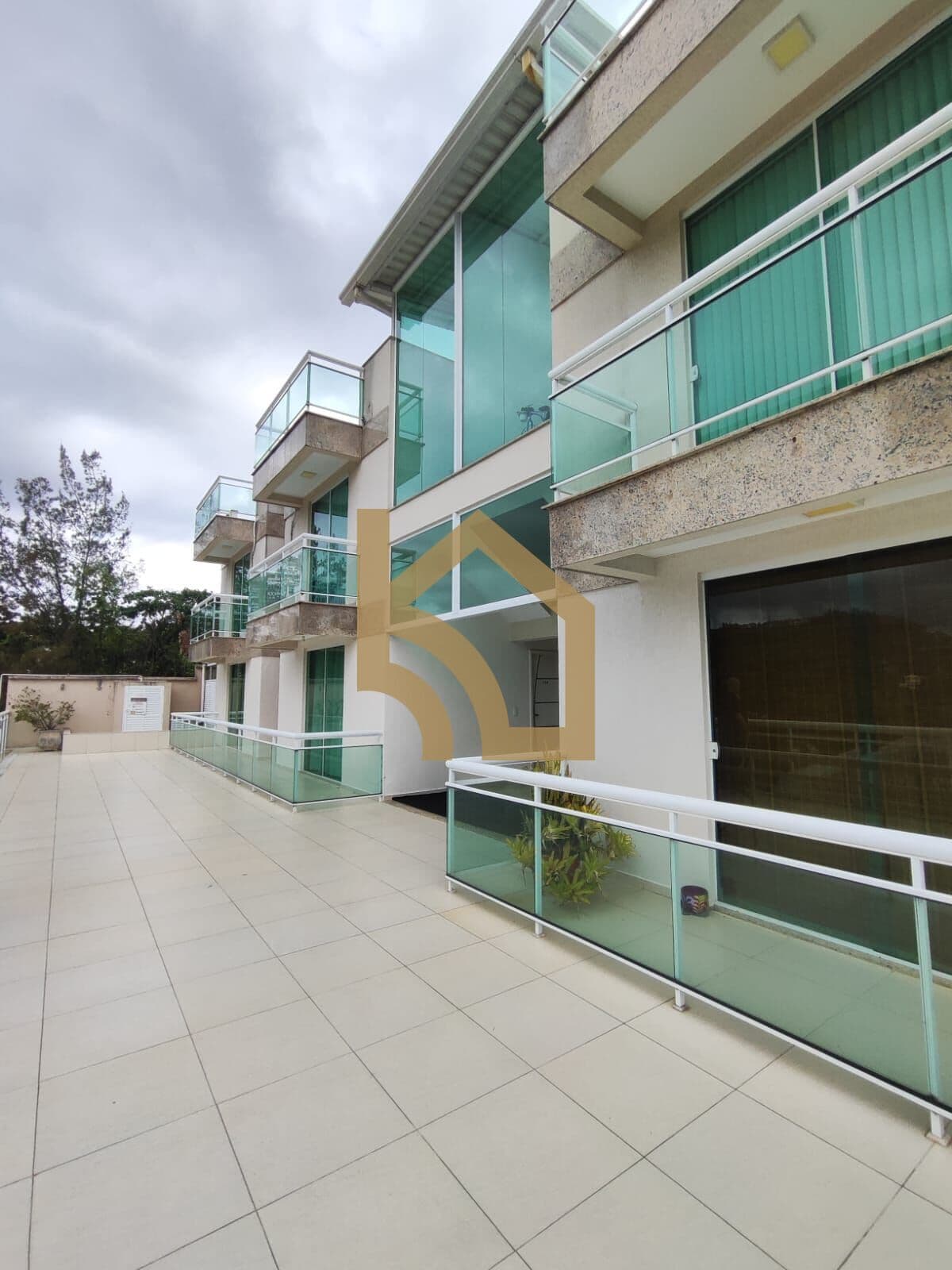VENDA APARTAMENTO NAS BRAUNES - 240M2 DE ÁREA TOTAL -ACEITA FINANCIAMENTO