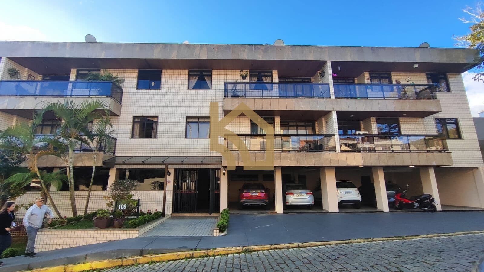 VENDA APARTAMENTO MOBILIADO NAS BRAUNES