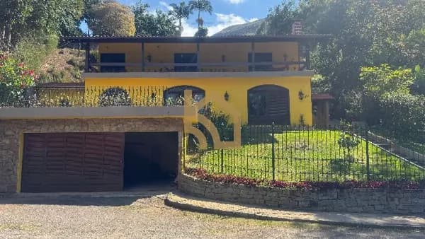 Venda Casa em Condomínio com 4 Quartos e 3 Banheiros à Venda – 261 m² por R$ 1.300.000 Nova Friburgo – RJ