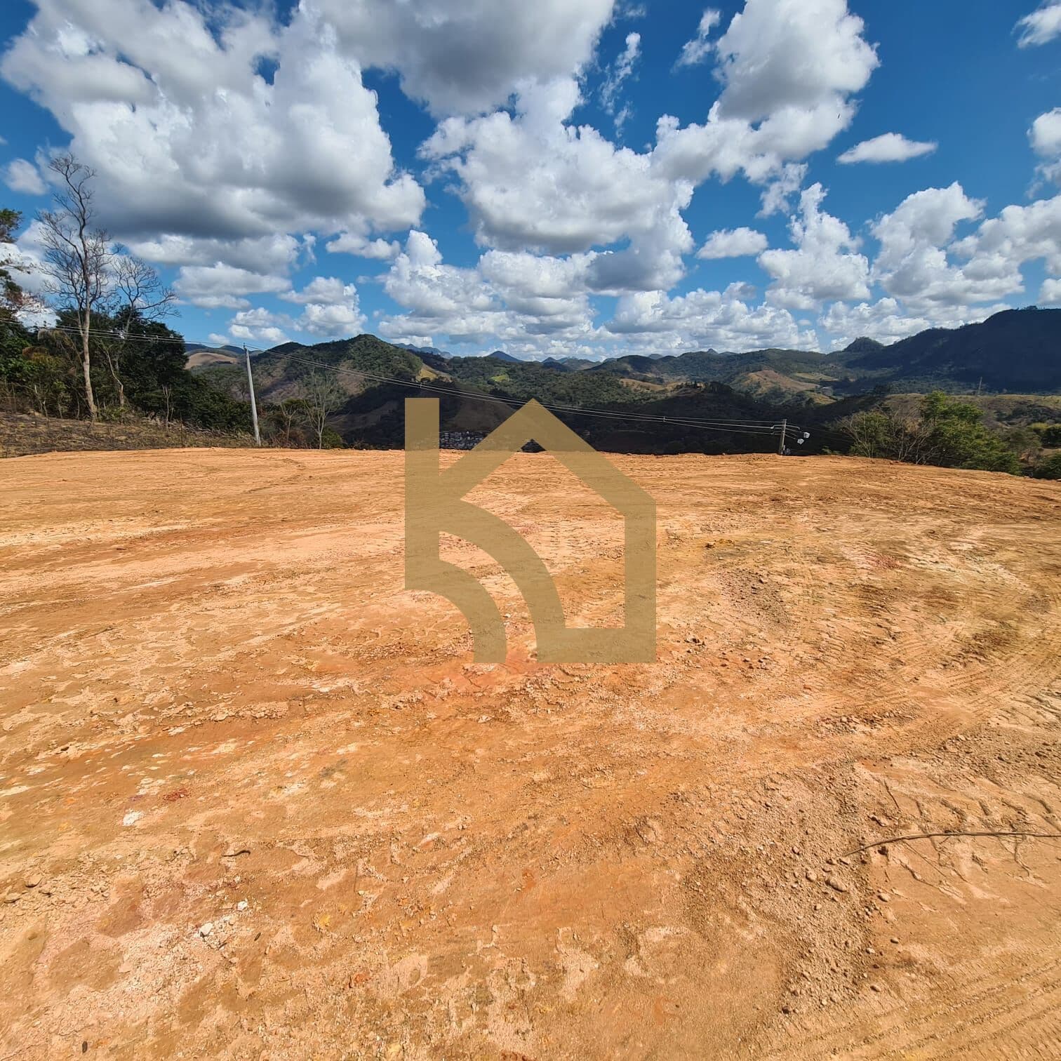 EXCELENTE LOTE NO AMPARO 2000M2