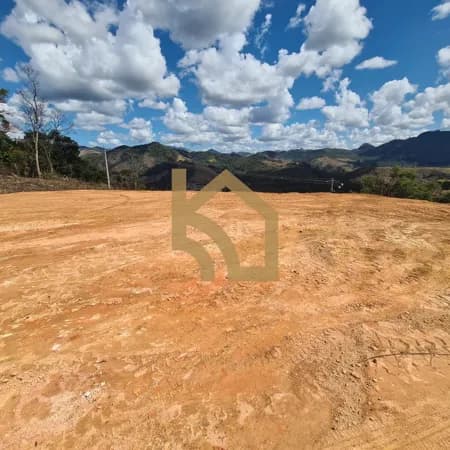 EXCELENTE LOTE NO AMPARO 2000M2
