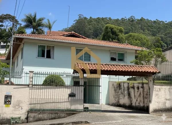Casa ampla à venda no Vale dos Pinheiros | Natureza, sustentabilidade e renda imediata