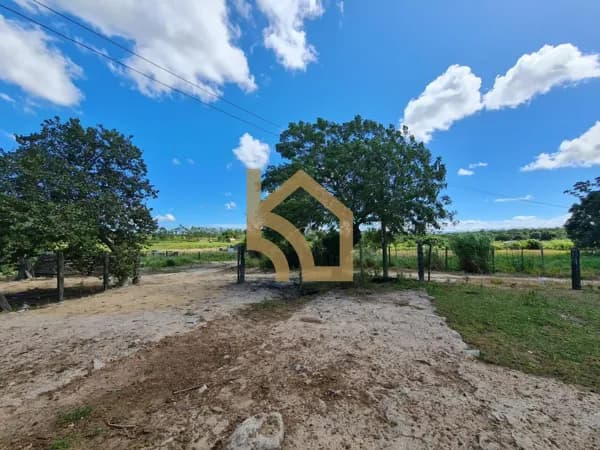FAZENDA EM ARARUAMA COM 52 ALQUEIRES -PORTEIRA FECHADA
