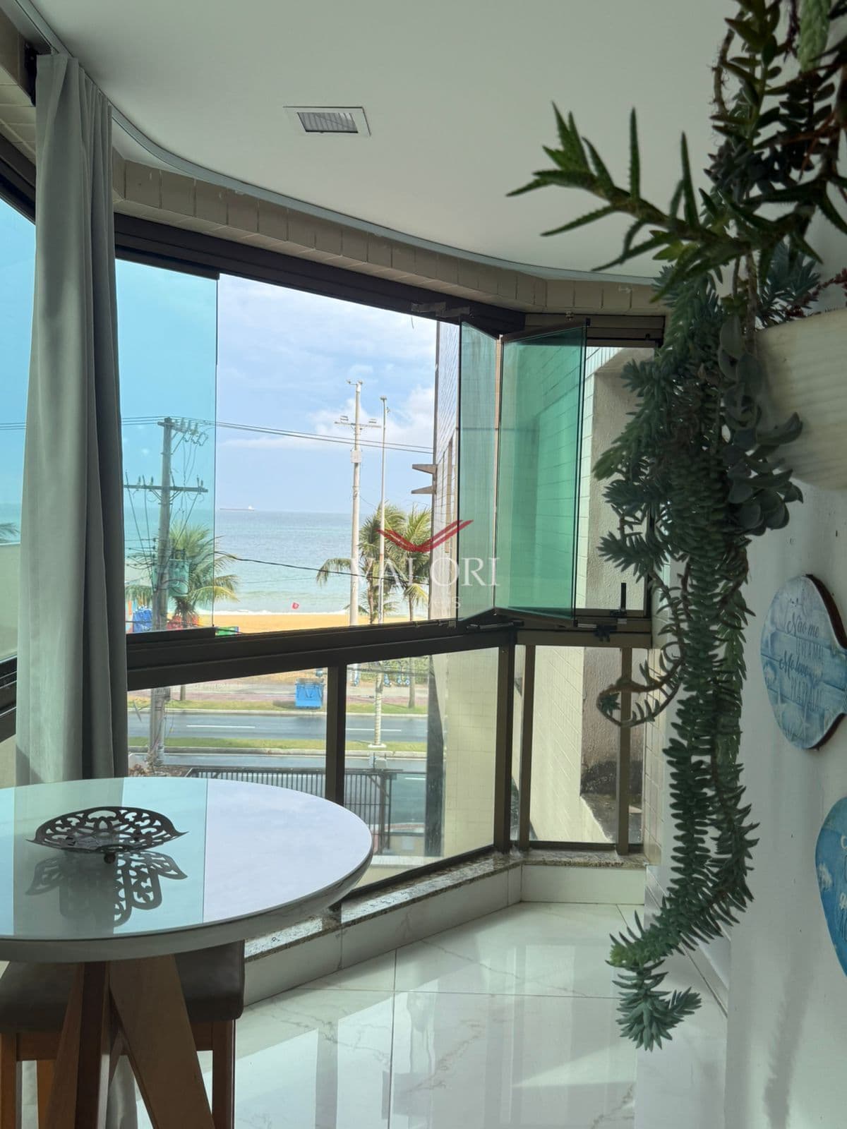 Apartamento na Praia da Costa 3 Quartos, sendo 1 suíte com Vista Para o Mar