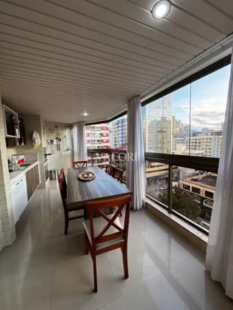 Apartamento na Praia da Costa 04 quartos sendo 2 Suítes