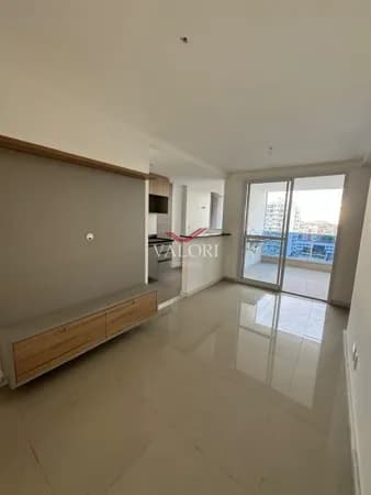 Apartamento Padrão, 02 quartos com suíte, na quadra do mar!