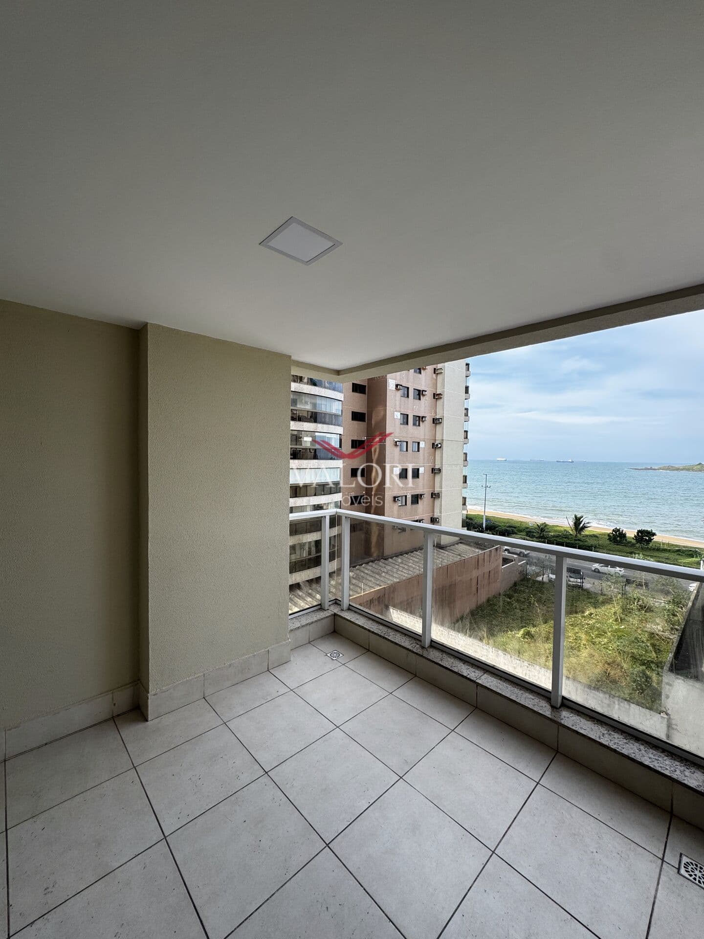Apartamento 2 quartos 1 suíte com varanda vista mar infinita