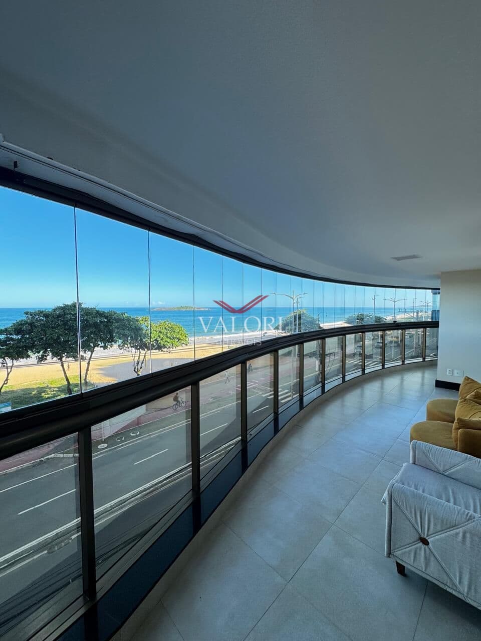 Apartamento 4 suites, 4 vagas, frente mar na Praia de Itaparica.