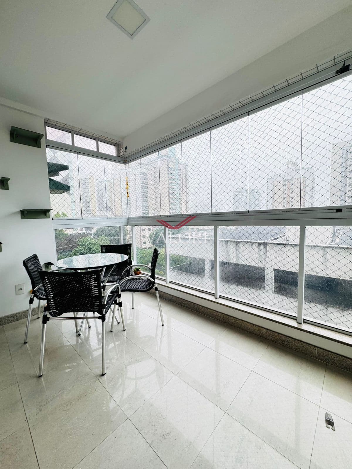 Apartamento de 2 quartos 1 suíte.