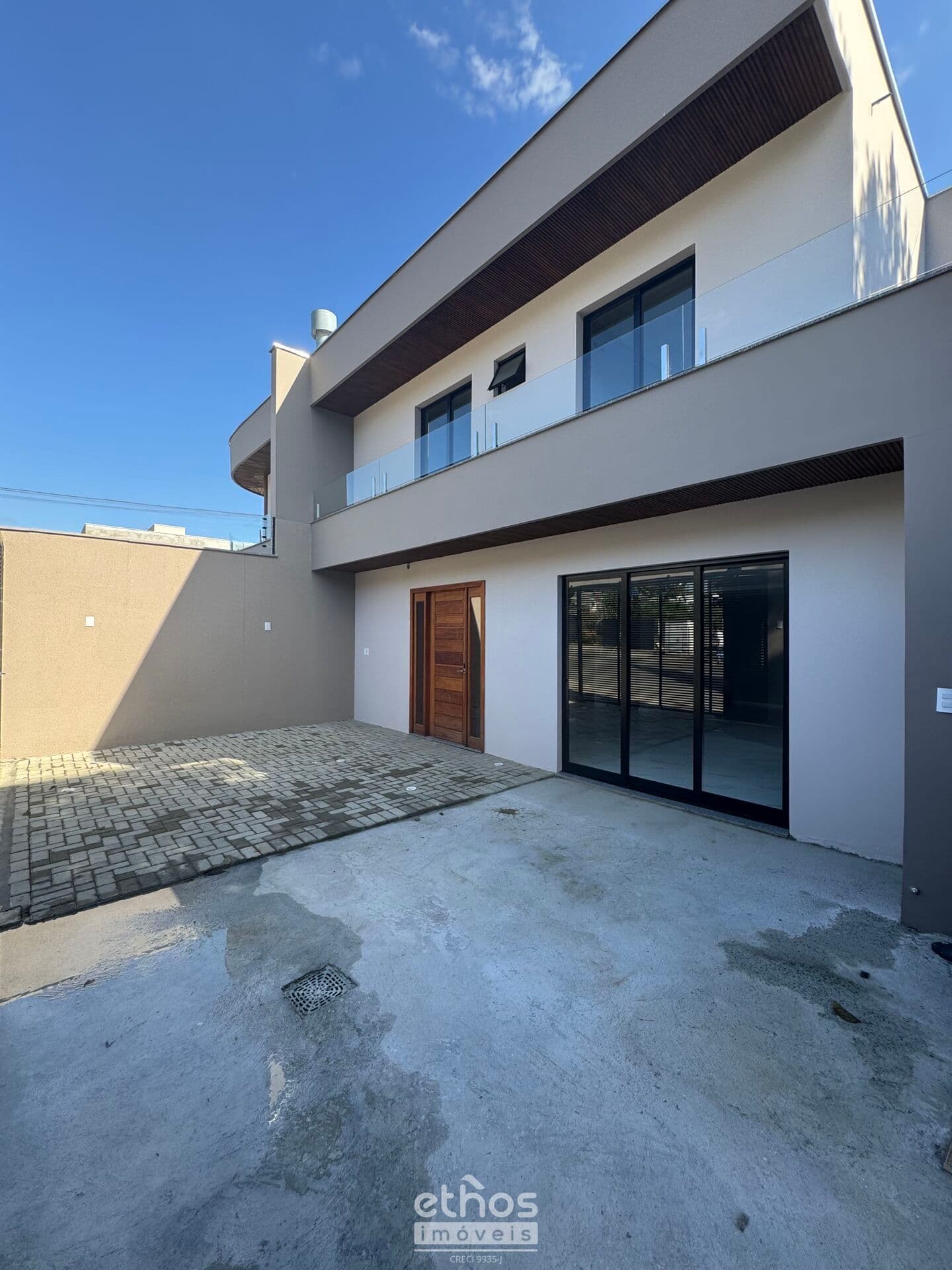 Sobrado geminado em Bom Retiro, Joinville/SC