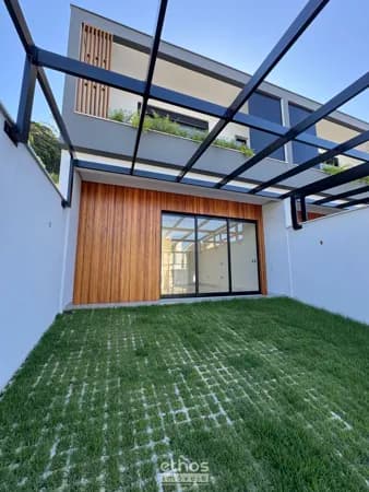 Sobrado Geminado em Jardim Sofia, Joinville/SC