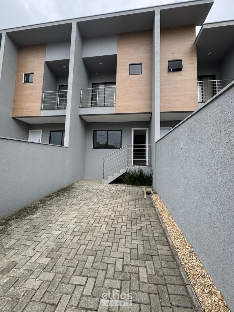 Sobrado Geminado em Floresta, Joinville/SC
